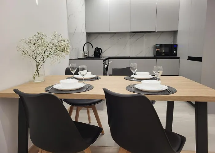 Letnica Blisko Plazy Z Garazem I Klimatyzacja 아파트